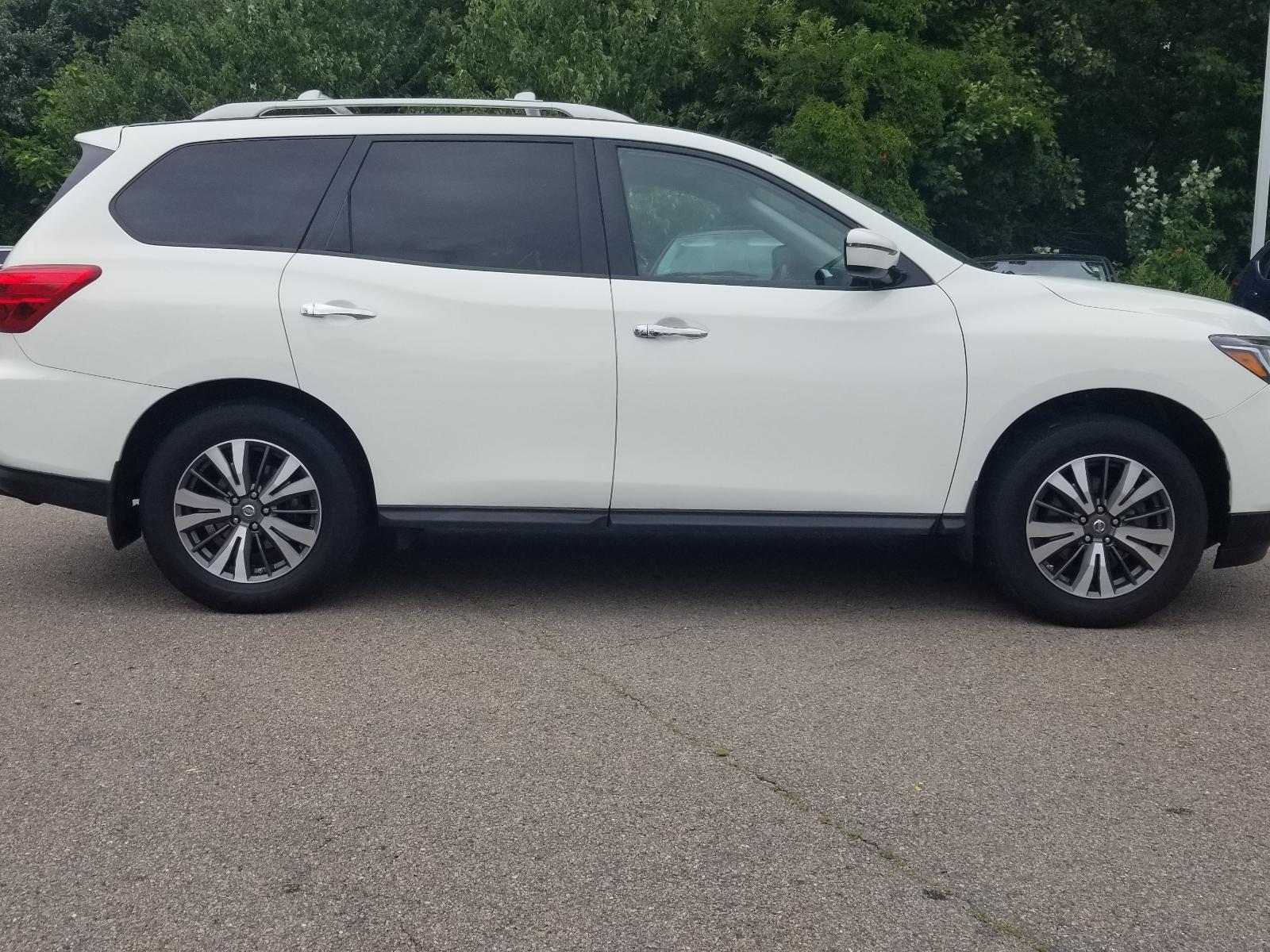 Nissan pathfinder iv